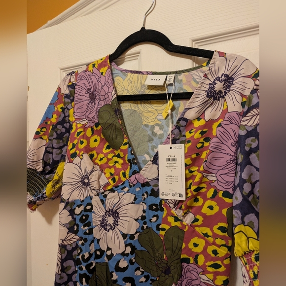NWT Vila v neck midi tea dress with side split in mixed floral print - Picture 5 of 9